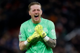 گلر انگلیسی اورتون در جریان شادی برابر منچستریونایتد