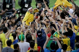 تصویری از نیمار بر روش بازیکنان برزیل در المپیک 2016