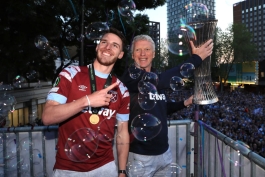 دیوید مویس و دکلان رایس در لندن، جشن قهرمانی وست هم در لیگ کنفرانس اروپا