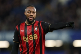 ستاره غنایی بورنموث در بازی با منچستریونایتد