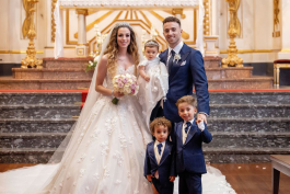 دیوگو ژوتا و خانواده اش در مراسمی عروسی او 