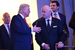 دونالد ترامپ و جانی اینفانتینو در مراسم قرعه‌کشی جام جهانی 