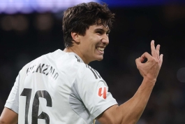 گونزالو گارسیا در لباس رئال مادرید در بازی با رئال بتیس