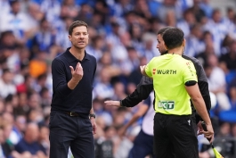 اعتراض ژابی آلونسو به خسوس خیل مانزانو در بازی رئال مادرید و رئال سوسیداد 