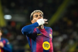 لامین یامال در پیراهن بارسلونا