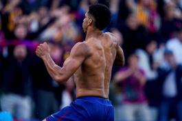 رونالد آرائوخو در بازی بارسلونا و ژیرونا