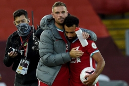 جردن هندرسون و محمد صلاح در پیراهن لیورپول