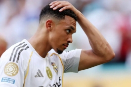 ترنت الکساندر آرنولد در پیراهن رئال مادرید