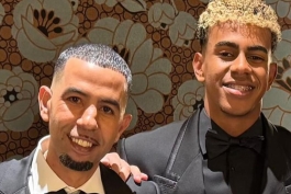 لامین یامال و پدرش در مراسم توپ طلا 2025