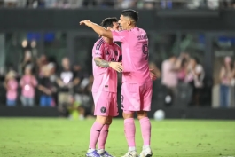 شادی لوییس سوارز و لیونل مسی مقابل لس آنجلس گلکسی