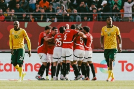 خوشحالی بازیکنان تیم ملی مصر پس از گلزنی مقابل آفریقای جنوبی 