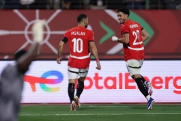 خوشحالی محمد صلاح در کنار عمر مرموش در پیراهن تیم ملی مصر