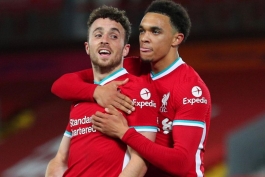 دیوگو ژوتا، بازیکن فقید لیورپول - ترنت الکساندر آرنولد بازیکن کنونی رئال مادرید در پیراهن لیورپول 