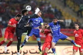 ادیب زارعی دروازه بان تراکتور - روزبه چشمی هافبک استقلال - لیگ برتر ایران