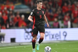 یاسر آسانی وینگر آلبانیایی استقلال تهران و بازیکن سابق گوانگژو کره - لیگ برتر ایران