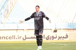 محمدرضا اخباری دروازه بان سابق گل گهر و حال حاضر سپاهان اصفهان و بازیکن سابق تراکتور - گزینه مدنظر استقلال تهران - بازی گل گهر و استقلال خوزستان - لیگ برتر ایران