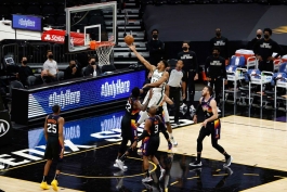 Giannis Antetokounmpo - Miwuakee Bucks - NBA - Phoenix Suns