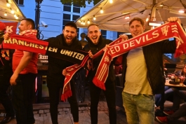 Manchester United fans / هواداران منچستریونایتد