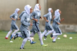 تمرین شاداب تیم ملی فوتبال زنان ایران در اصفهان / گزارش تصویری