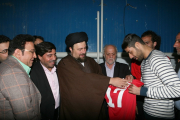 گزارش تصویری متفاوت از سرخ پوشان؛ تقدیم پیراهن طارمی در دیدار پرسپولیسی ها با یادگار امام