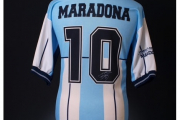 لباس بازي خداحافظي مارادونا در سال ٢٠٠١
