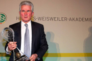  يوپ هاينکس تبديل به پنجمين نفری شد  که جايزه Lifetime Achievement Award  رو از طرف  فدراسيون فوتبال #‏آلمان دريافت ميکنه!  