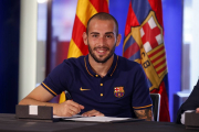 سری جدید تصاویر مراسم معارفه الیکس ویدال،بازیکن جدید بارسلونا