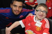 گزارش تصویری؛ بازدید بازیکنان منچستریونایتد از کودکان با بیماری های خاص