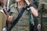 تصاویر زنان ادتش چین و مقایسه آن با زنان ارتشهای اسرائیل و روسیه!!!