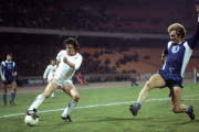 1977:دیتر مولر (کلن) - 34 گل