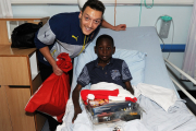 گزارش تصویری، حضور بازیکنان آرسنال در بیمارستان کودکان