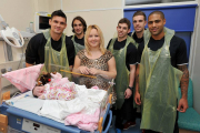 گزارش تصویری حضور نمایندگان باشگاه لیورپول در بیمارستان کودکان