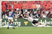 گزارش تصویری: نگاهی به نیمه نهایی کلاسیک ایتالیا - هلند در یورو 2000