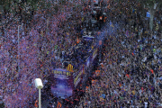 گزارش تصویری: جشن قهرمانی بارسلونا درخیابان های شهر بارسلون