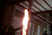 آتش زدن شبانه پرچم آمریکا در فرهنگستان هنر 