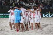 تیم ملی فوتبال ساحلی برای رسیدن به نیمه‌نهایی، میزبان را کنار زد/ گزارش تصویری