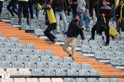 تماشاگران پرسپولیس-تماشاگران سپاهان-هواداران فوتبال-حواشی-درگیری روی سکوها