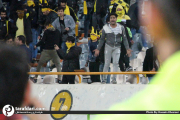 تماشاگران پرسپولیس-تماشاگران سپاهان-هواداران فوتبال-حواشی-درگیری روی سکوها