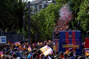 شهر بارسلون-لالیگا-کوپا دل ری-دوگانه اسپانیا- آندرس اینیستا-طرفداران بارسلونا-جشن قهرمانی در خیابان