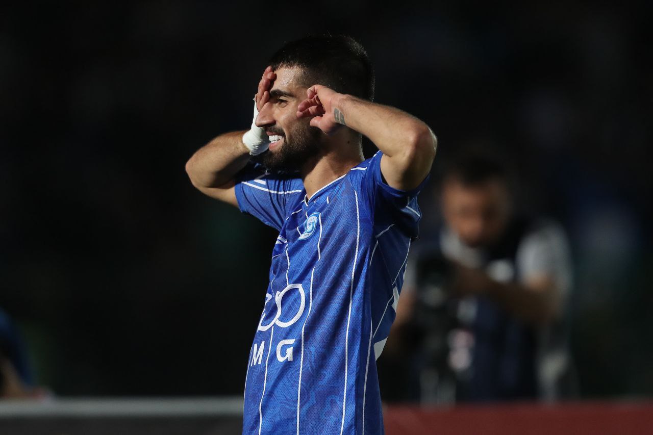 عکس از علیرضا کوشکی پس از گل به آلومینیوم اراک