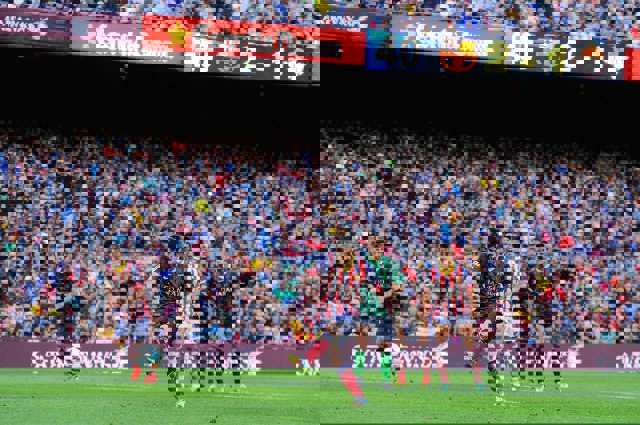 عکس از مهار پنالتی لیونل مسی توسط آدان