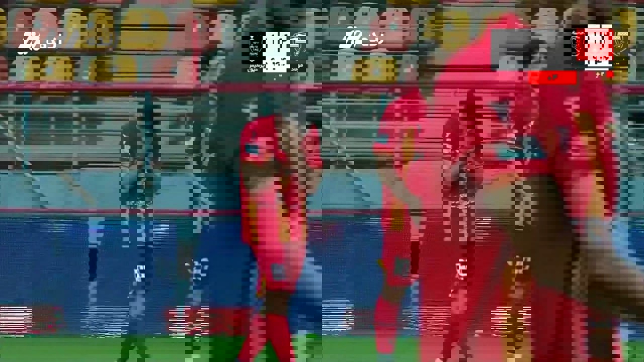 عکس از گریه فرشاد احمدزاده پس از گل به پرسپولیس