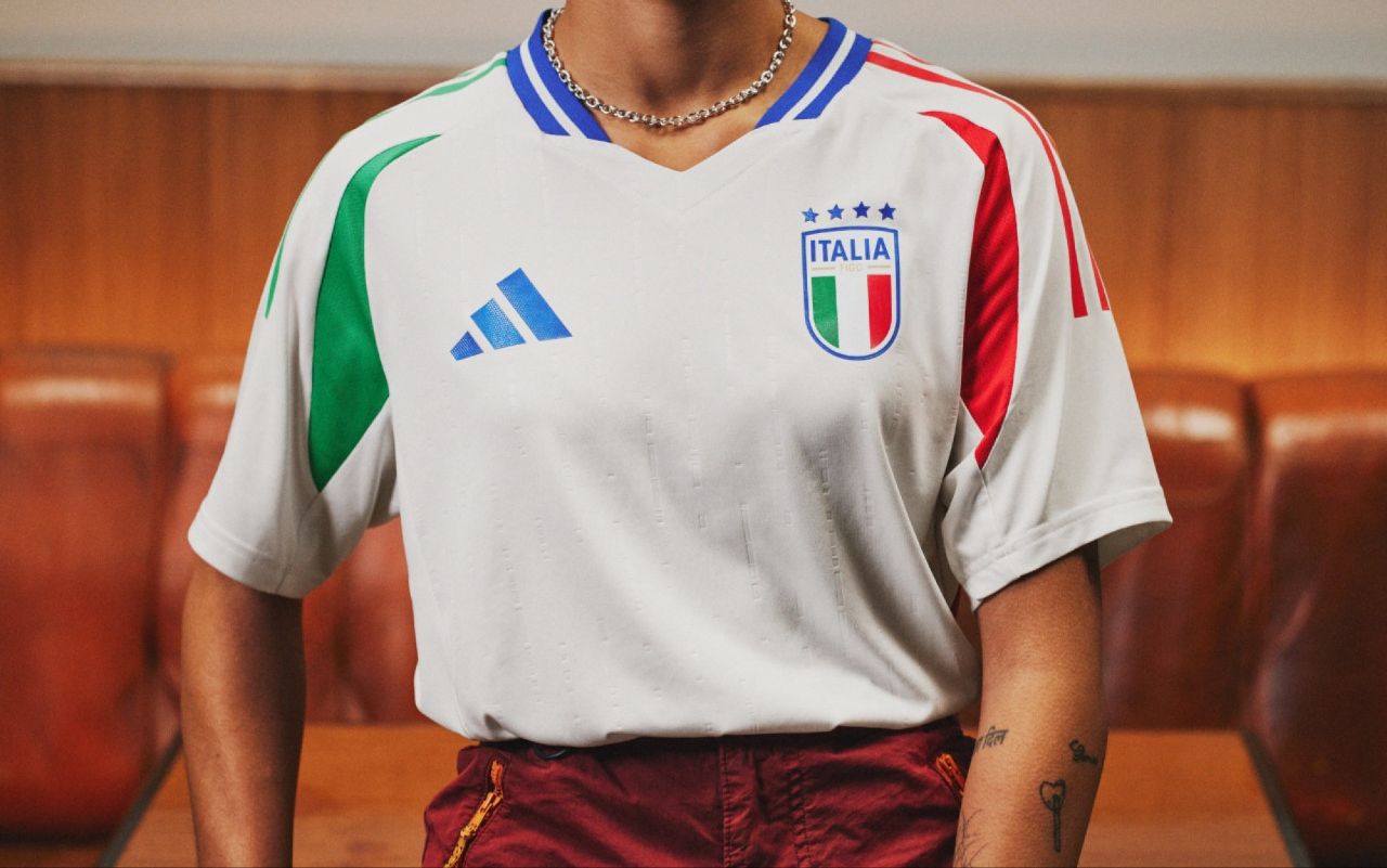 پیراهن دوم تیم ملی ایتالیا در یورو ۲۰۲۴