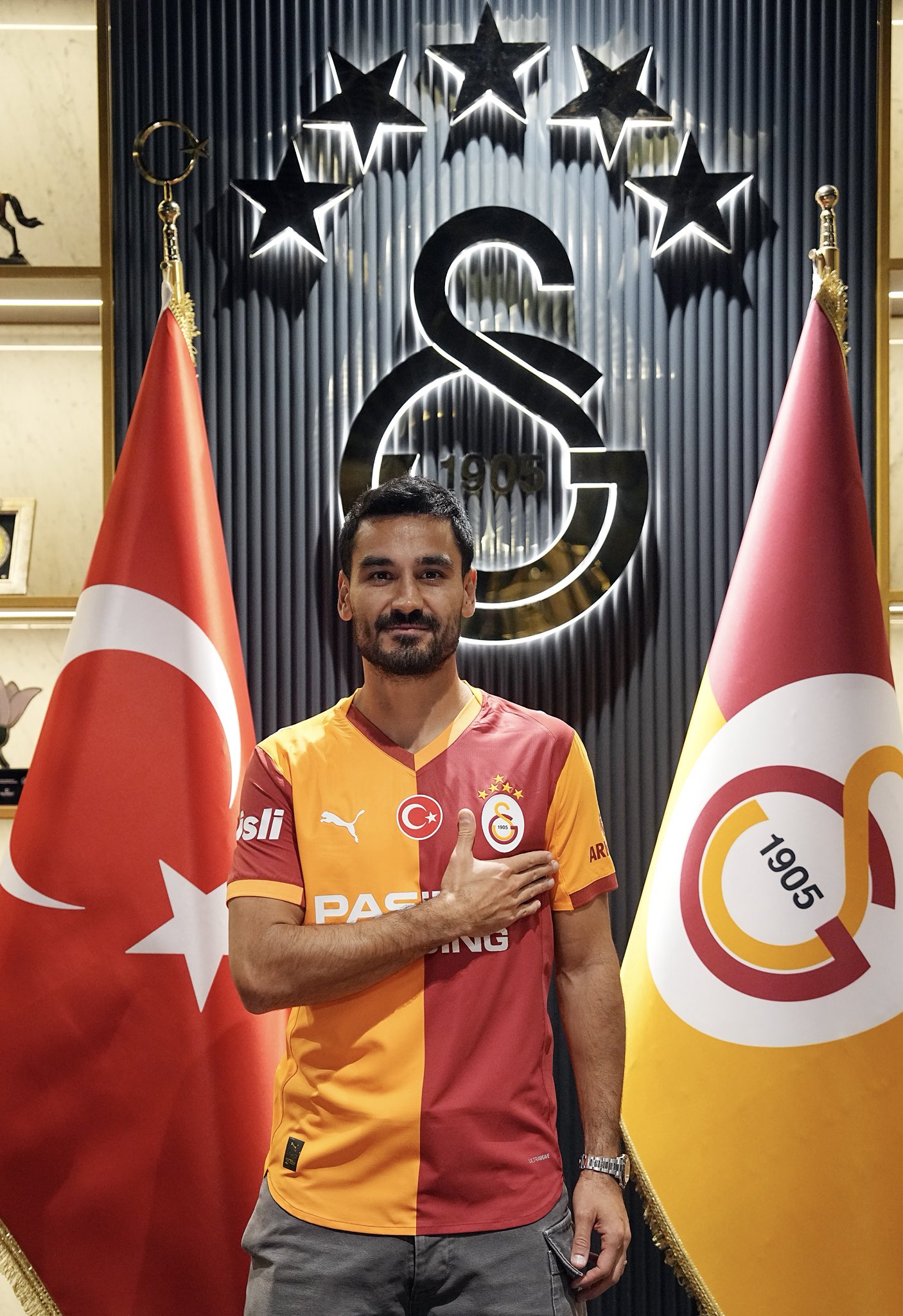 ایلکای گوندوعان هافبک آلمانی در مراسم معارفه - گالاتاسارای