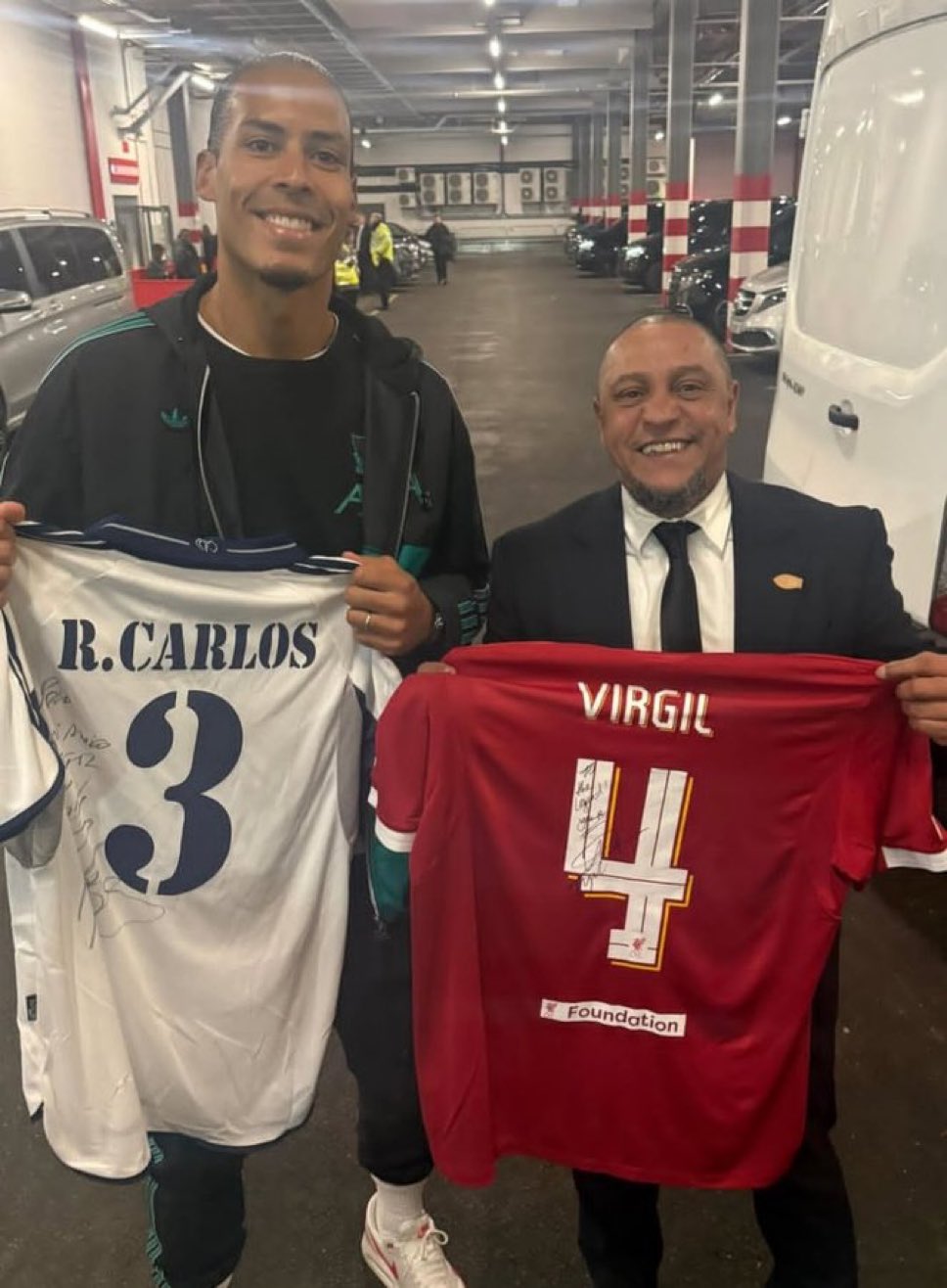 روبرتو کارلوس - ویرجیل فن دایک