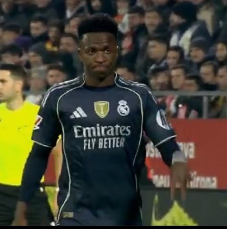 حرکت جنجالی‌‌ وینیسیوس پس از شنیدن فحاشی‌های هواداران ژیرونا 