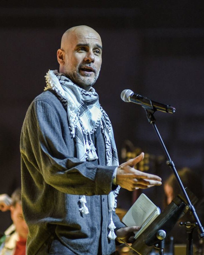 گواردیولا در حمایت از فلسطینی‌ها چفیه فلسطینی پوشید 