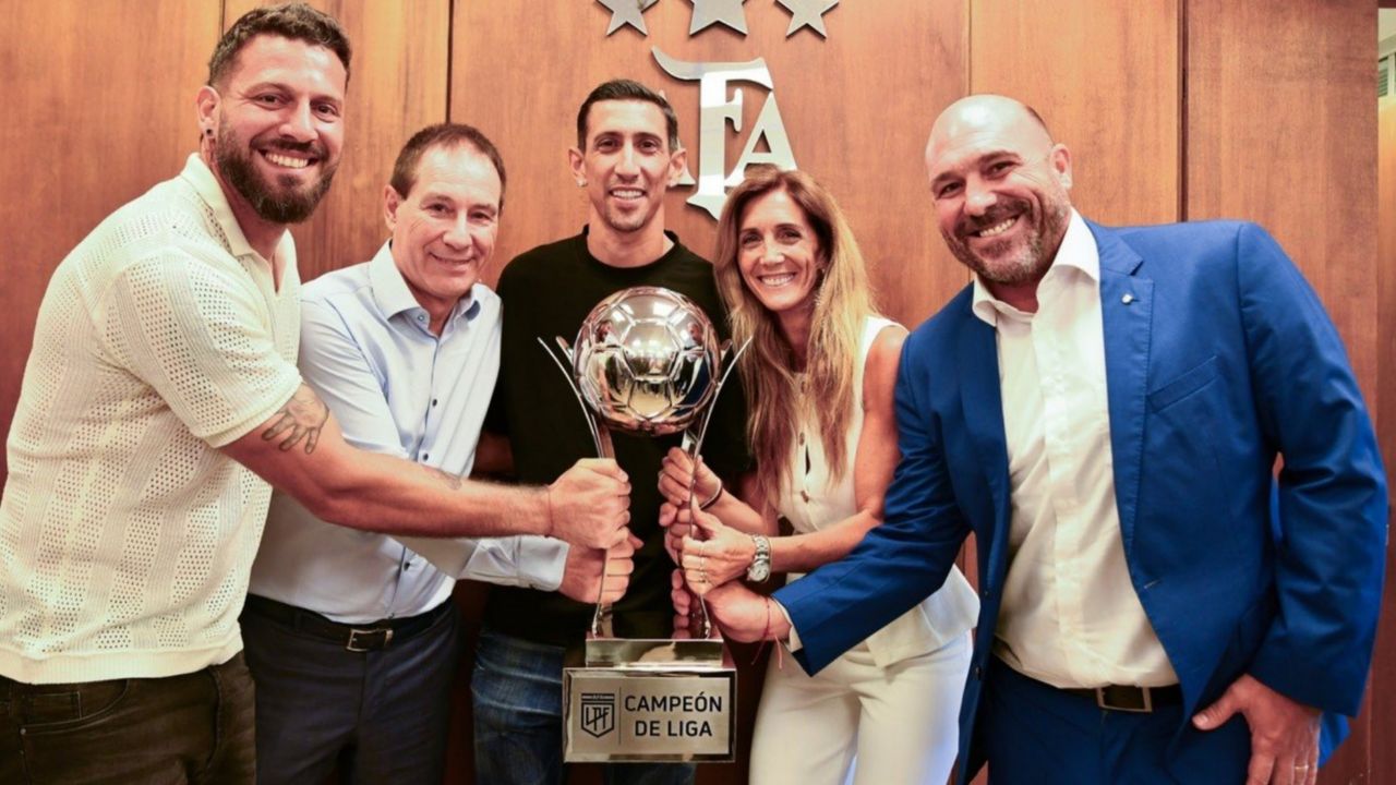 اهدای ناگهانی جام قهرمانی ۲۰۲۵ به روساریو سنترال 