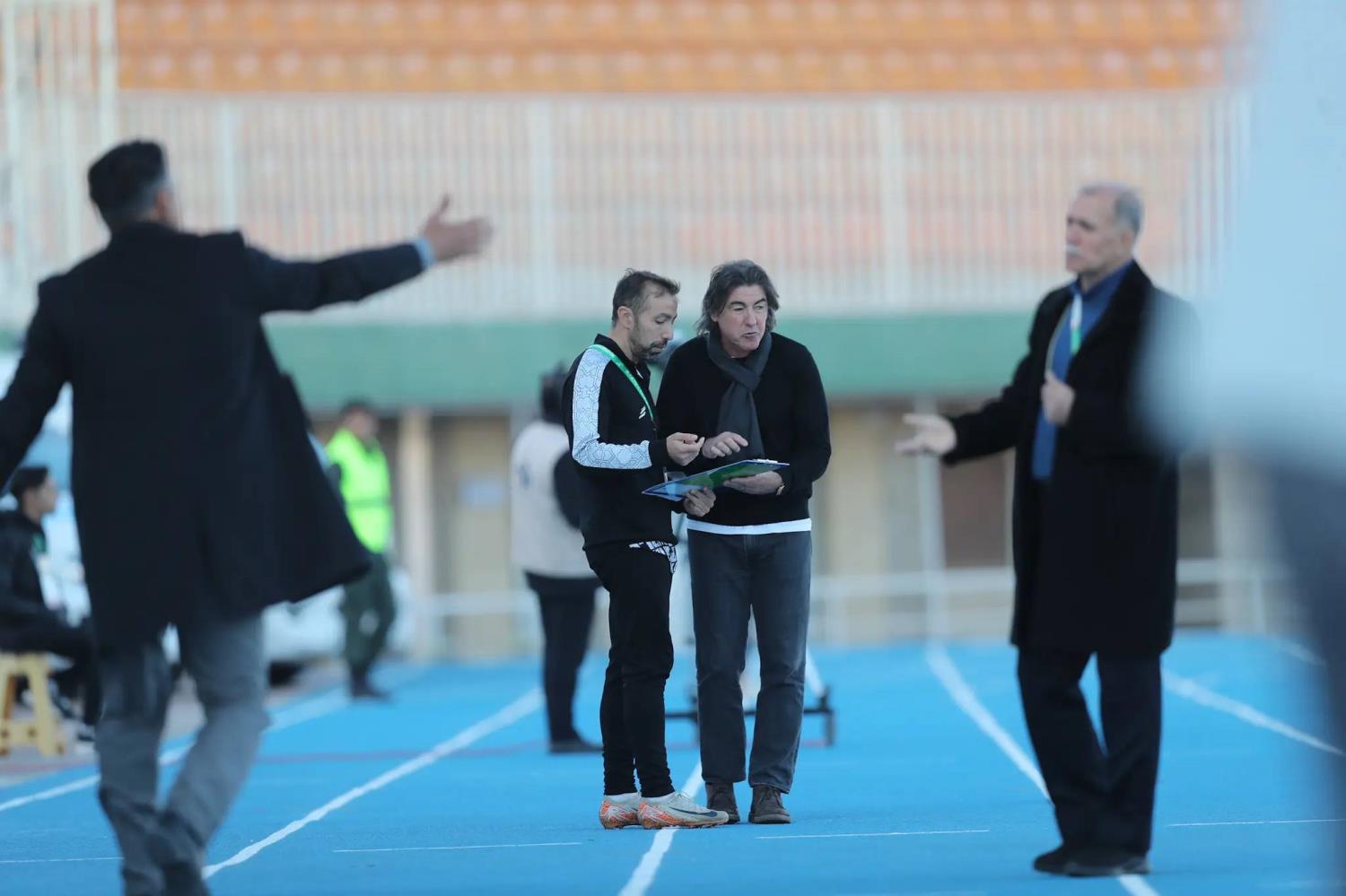 کادرفنی استقلال در دیدار مقابل استقلال خوزستان