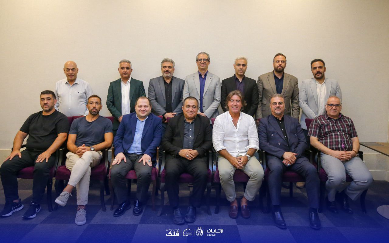 عکس دسته جمعی مدیران استقلال با ریکاردو ساپینتو